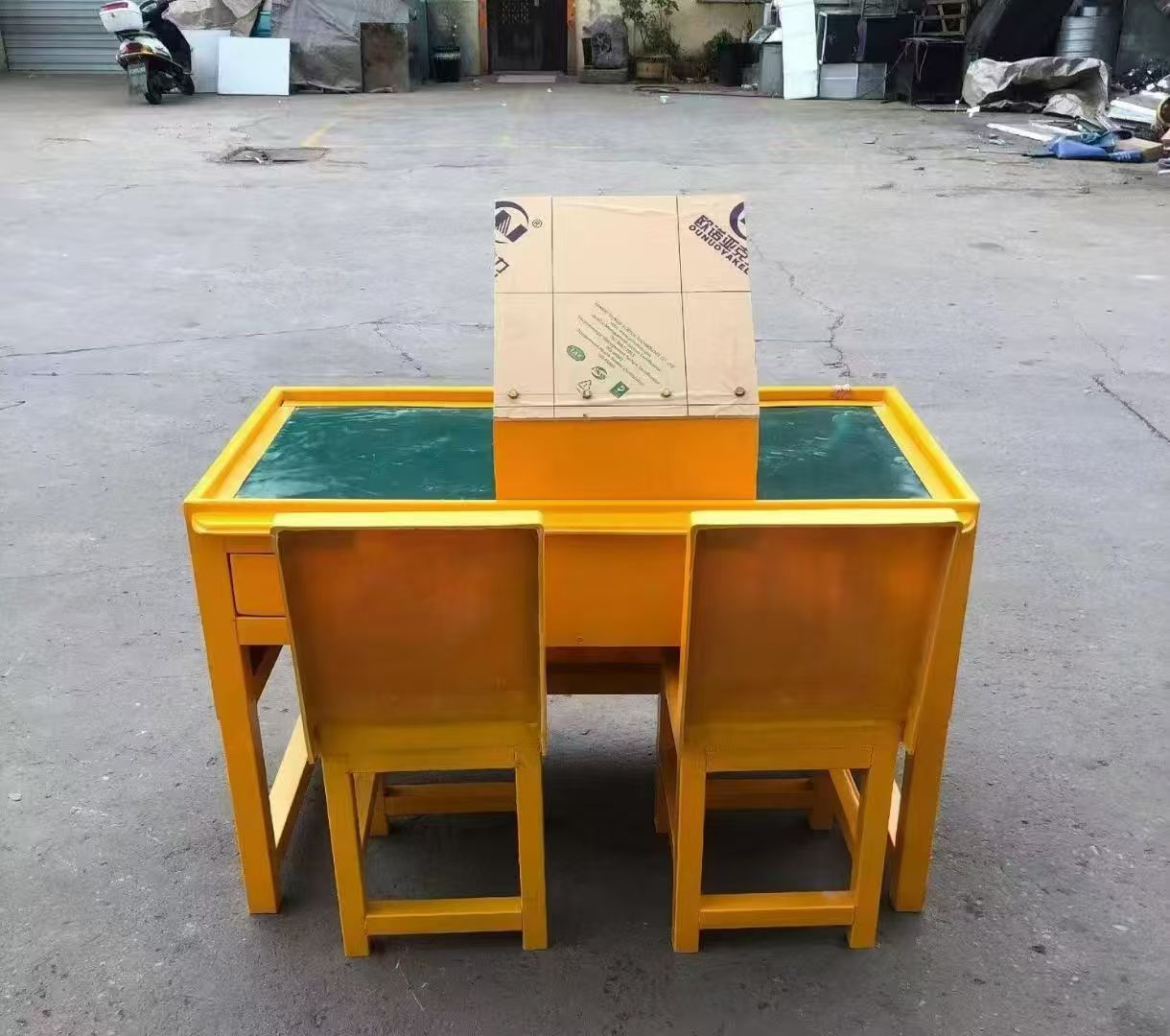 峨边防静电导通桌井下煤矿火工品发放桌：危险品流转的安全守护者